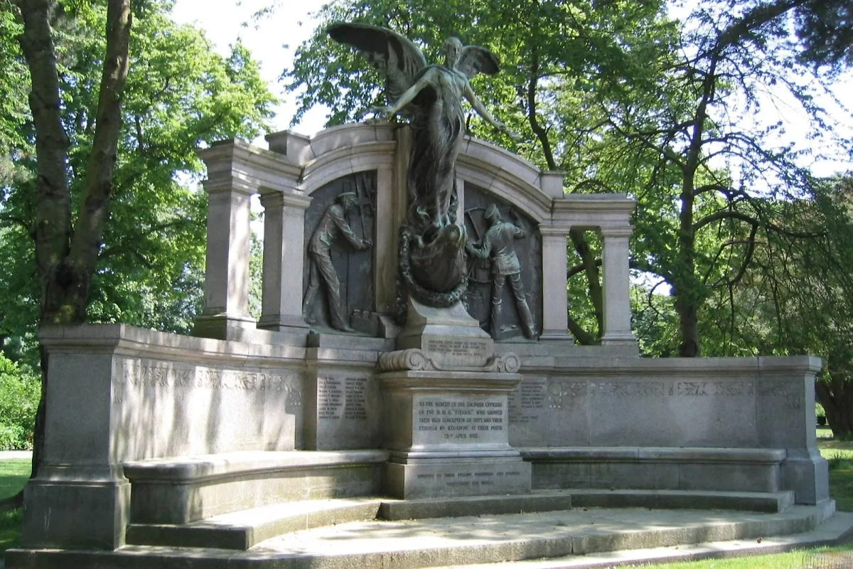 Монумент в память о погибших судомеханиках «Титаника». Фото © Wikipedia