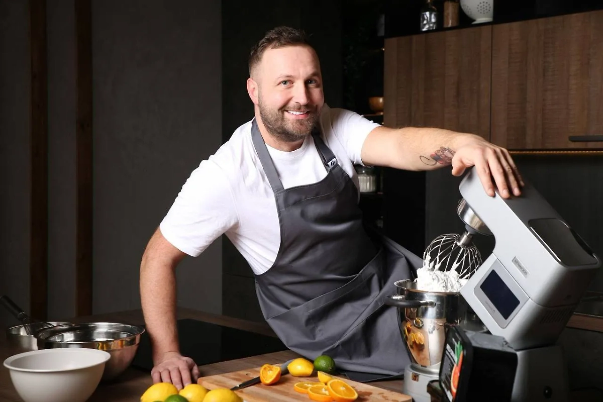 Кондитер Николай Гагарин стремится установить рекорд. Фото © Instagram (признан экстремистской организацией и запрещён на территории Российской Федерации) / gagarin_nick