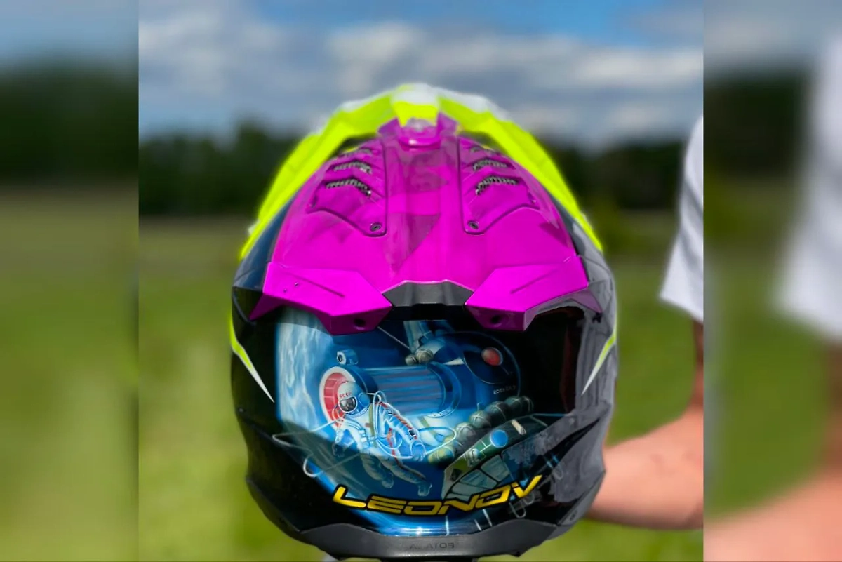 Давид специально поставил на свой шлем картину легендарного тёзки. Фото © Instagram (признан экстремистской организацией и запрещён на территории Российской Федерации) / leonov56