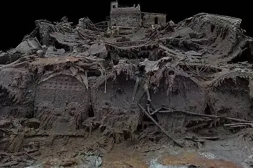 Вид на котлы на месте разлома «Титаника» надвое перед затоплением. Кадр из видео © YouTube / Magellan