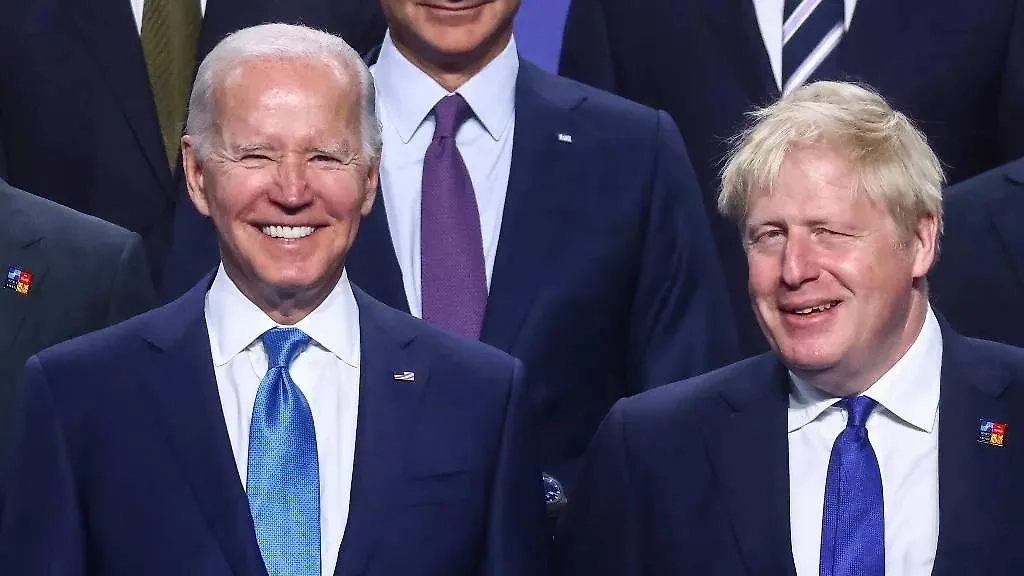 Джо Байден и Борис Джонсон были одними из главных сторонников санкций против РФ. Обложка © ТАСС / Zuma