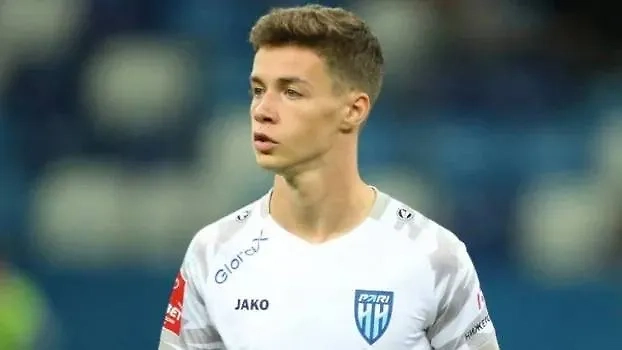 Футболист Антон Мухин. Обложка © ФК «Пари НН»