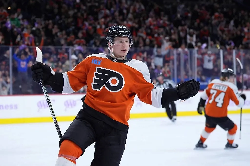 Нападающий «Филадельфии» Матвей Мичков. Обложка © ТАСС / AP