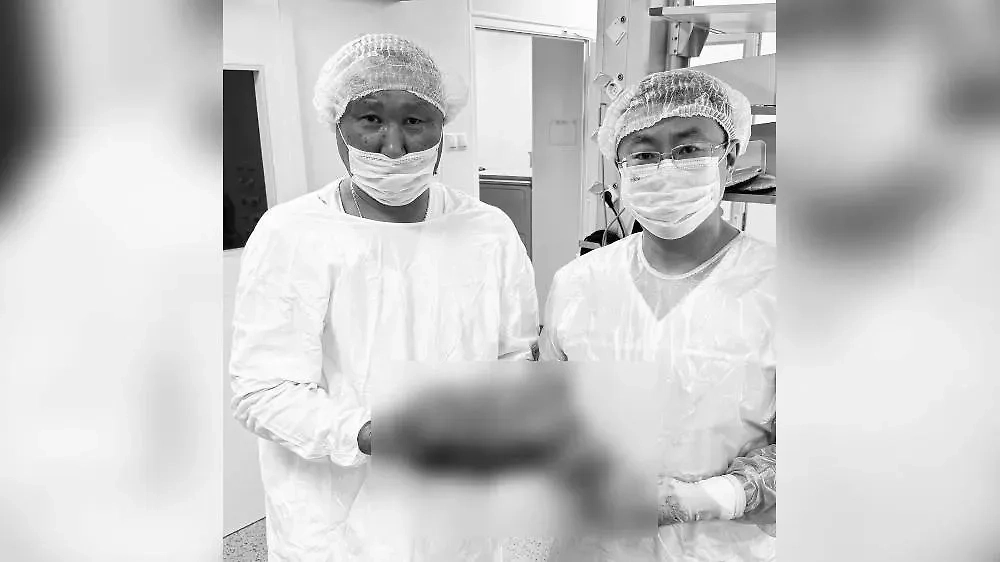 В Бурятии врачи удалили у пациентки опухоль весом восемь килограммов. Обложка © VK /Бурятский онкологический диспансeр 