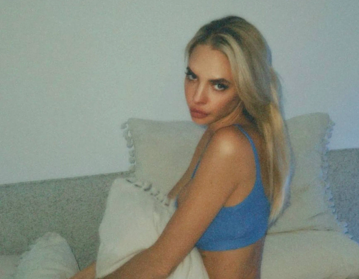 Комик Надежда Сысоева. Обложка © Telegram / Царевна Несмеяна