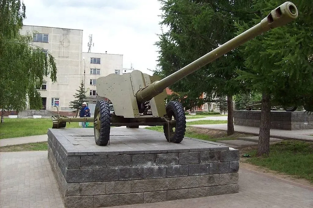 Пушка Д-44 (иллюстративное фото). Обложка © Wikipedia / Torin