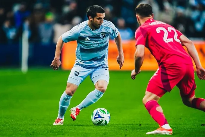 Магомед-Шапи Сулейманов. Обложка © X / Sporting KC Communications