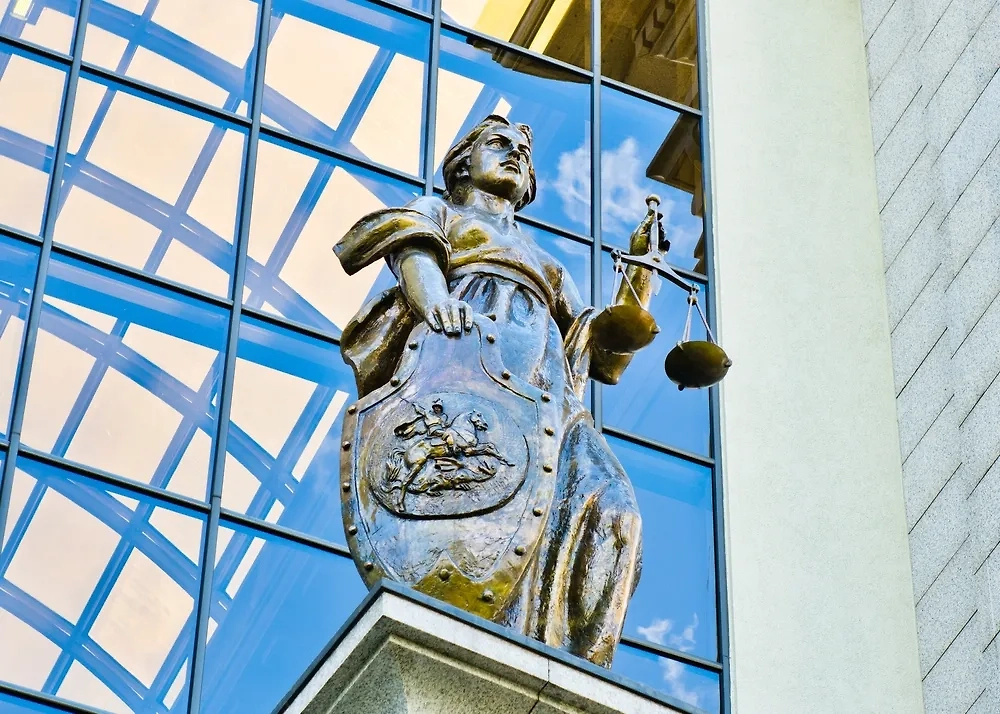 Обложка © Shutterstock / FOTODOM / E. O.