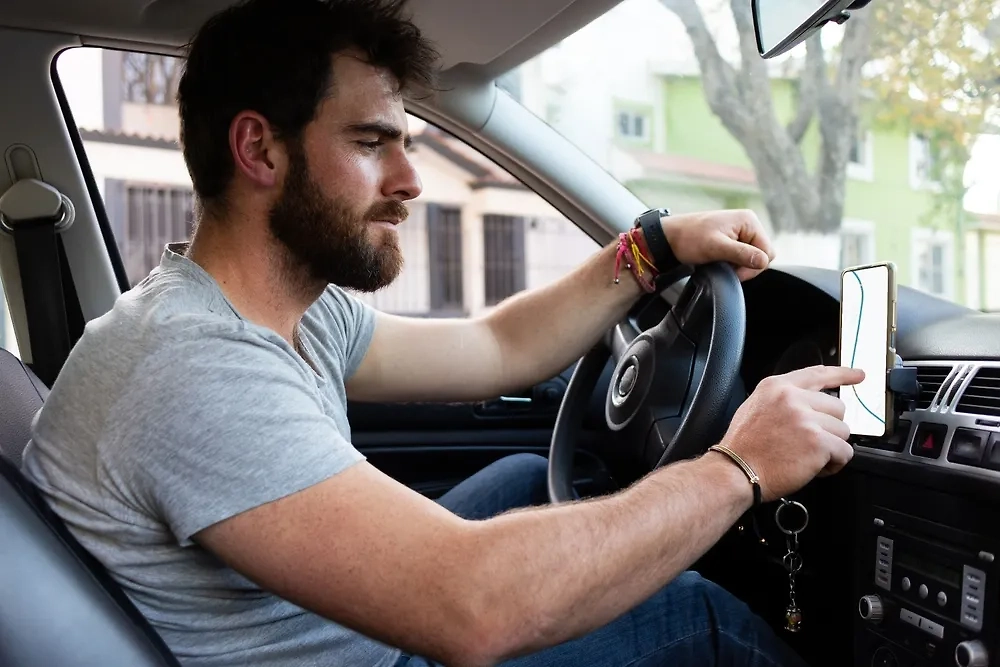 В России хотят обезопасить дороги с помощью страховки для «трезвых водителей». Обложка © Shutterstock / FOTODOM / Alan Mazzocco