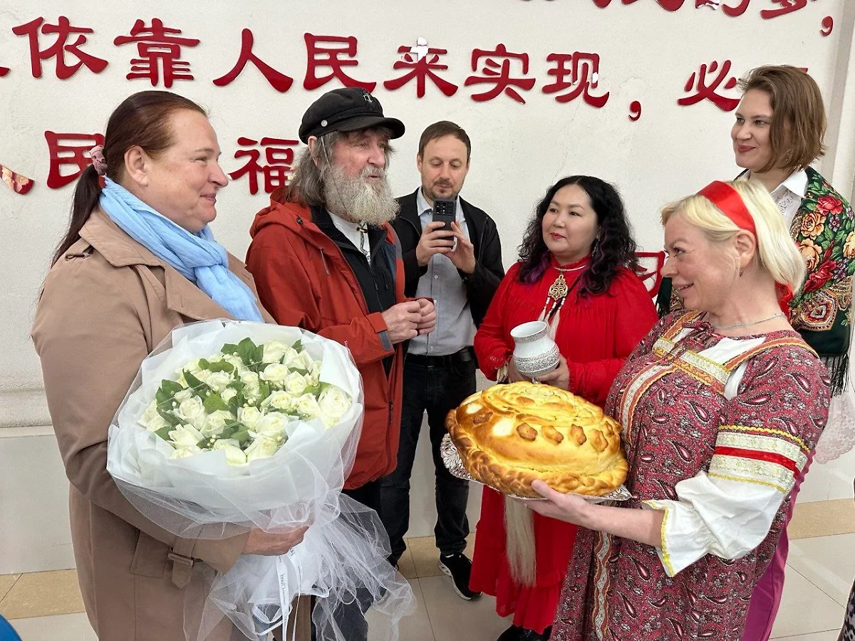 Конюхова встречают в Китае. Обложка © VK / Фёдор Конюхов