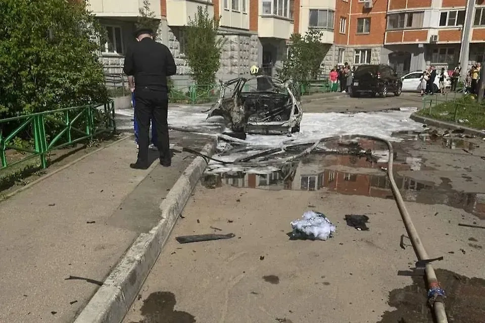 Взорвавшийся в Балашихе автомобиль выгорел дотла. Обложка © Telegram / SHOT