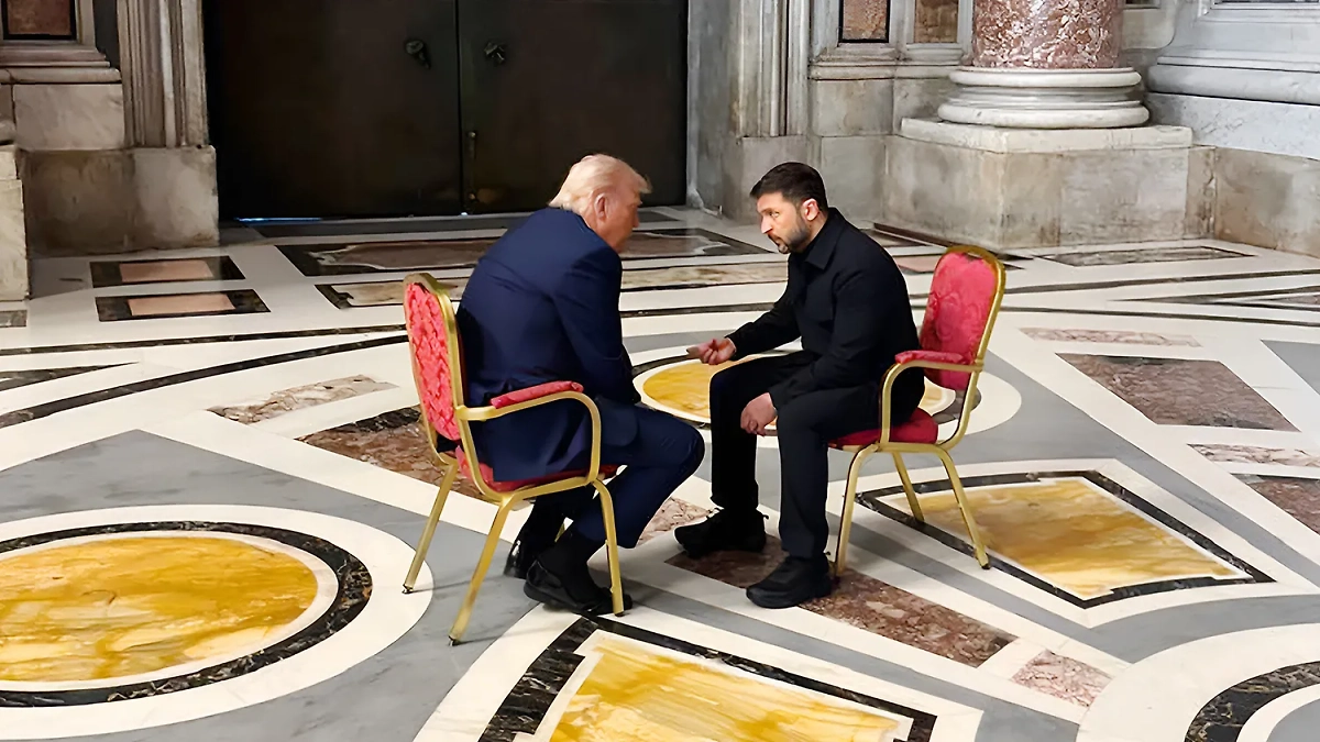 Президент США Дональд Трамп отчитывает Владимира Зеленского за срыв переговоров в соборе Святого Петра в Ватикане. Обложка © Gettyimages / Handout