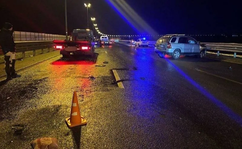 Авария с 16 авто в Ленинградской области. Обложка © VK / Подслушано | Тихвин