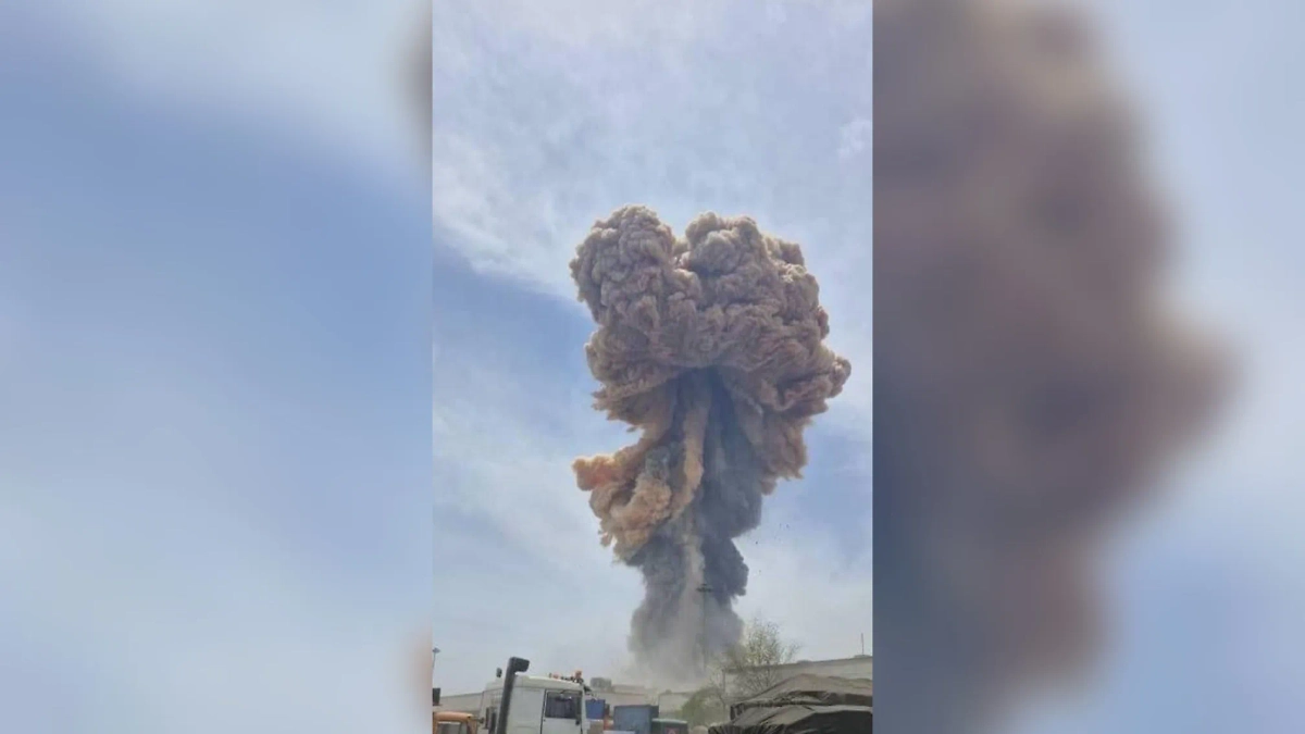 Кадры с места взрыва в порту. Обложка © Х / globalbeaconn