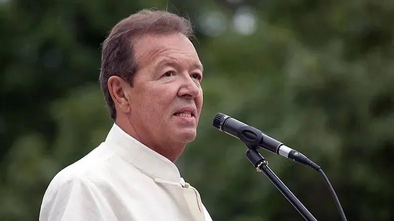 Владимир Новиков. Обложка © kino-teatr