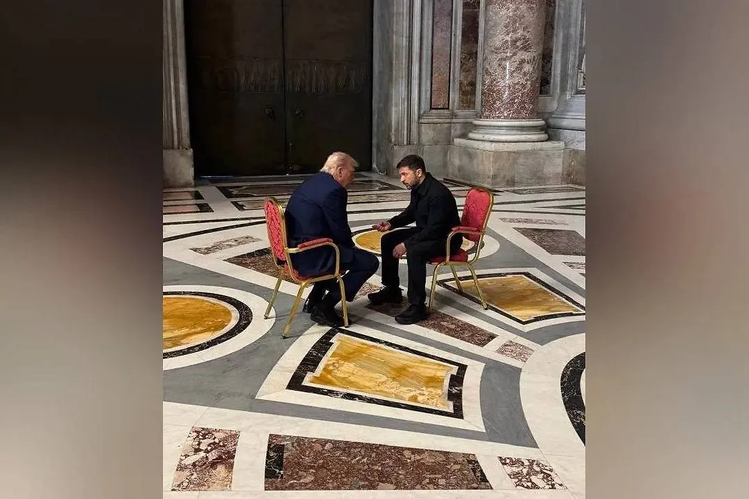 Владимир Зеленский и Дональд Трамп в Риме. Обложка © Пресс-служба Зеленского