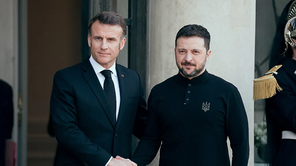 Эмманюэль Макрон и Владимир Зеленский. Обложка © ТАСС / Jumeau Alexis