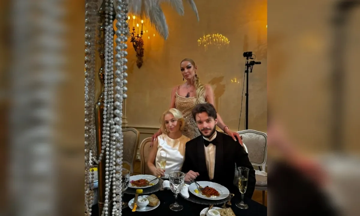 Анастасия Волочкова и дочь с женихом. Фото © Instagram (признан экстремистской организацией и запрещён на территории Российской Федерации)/ volochkova_art