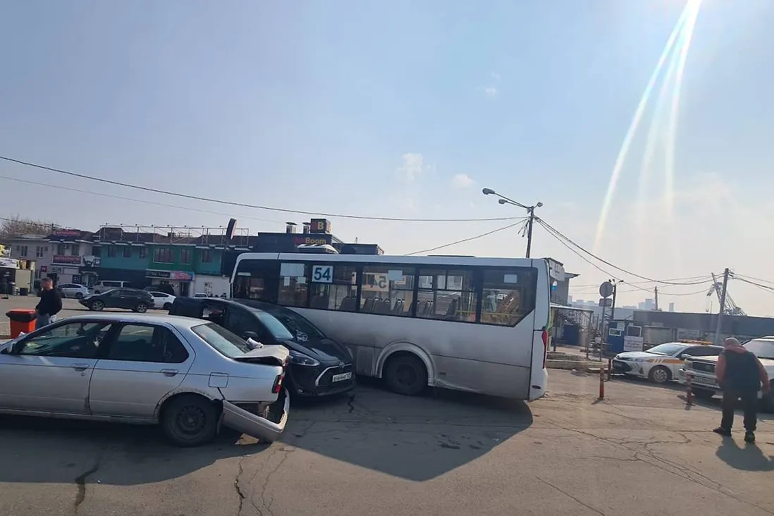 ДТП с участием пассажирского автобуса во Владивостоке. Фото © Telegram / Прокуратура Приморского края