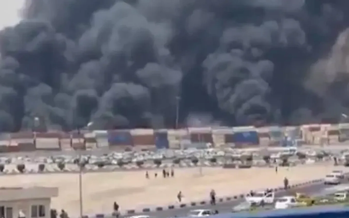 Взрыв в иранском порту. Обложка © X / HananyaNaftali