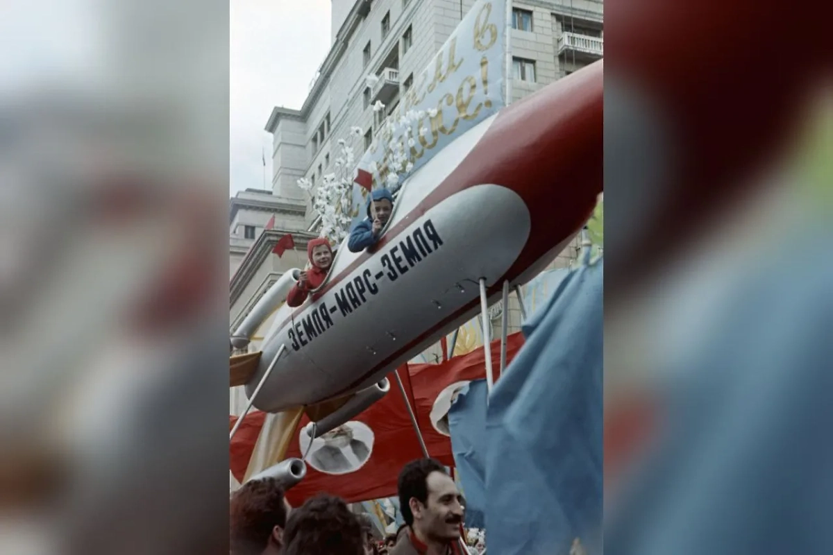 Красная площадь и первомайские парады: как это было в советское время. Фото © ТАСС / Валентин Черединцев