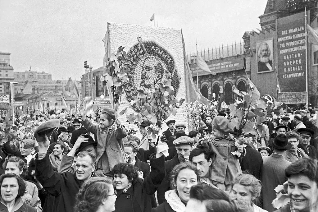Советские первомайские демонстрации: традиции и атмосфера праздника. Фото © Фотохроника ТАСС