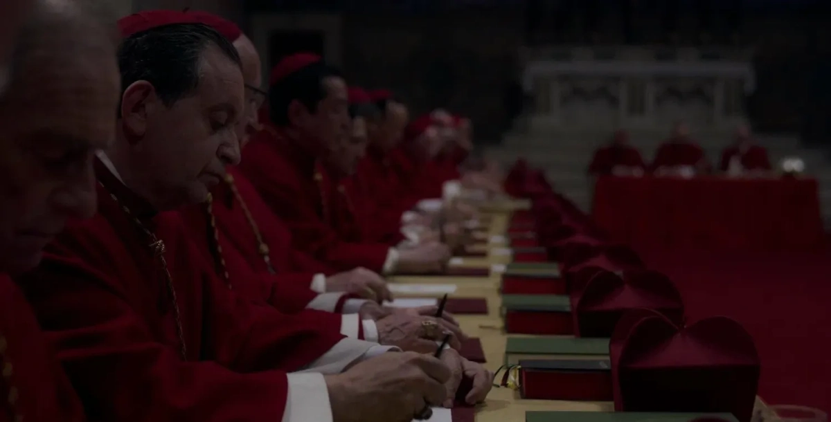 Кадр из фильма «Конклав» реж. Эдвард Бергер сцен. Питер Строан / сайт Kinopoisk