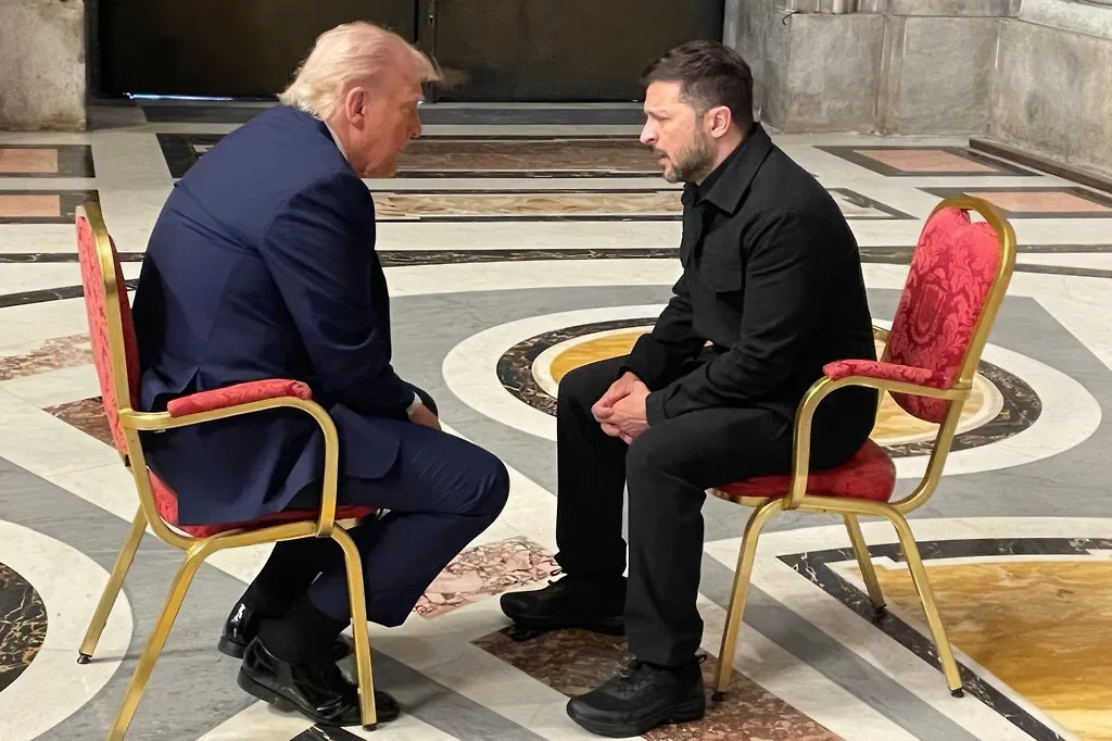 Дональд Трамп и Владимир Зеленский в Ватикане. Обложка © ТАСС / Zuma