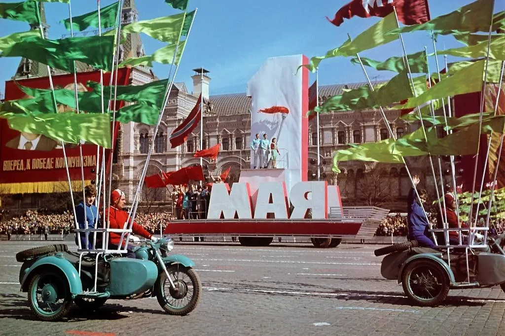 Советские первомайские фотографии: история праздника в кадрах. Фото © Фотохроника ТАСС