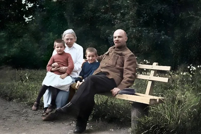 Потомки Ленина: где живут сейчас и чем занимаются. Обложка © Youtube / Филиал Карамзина