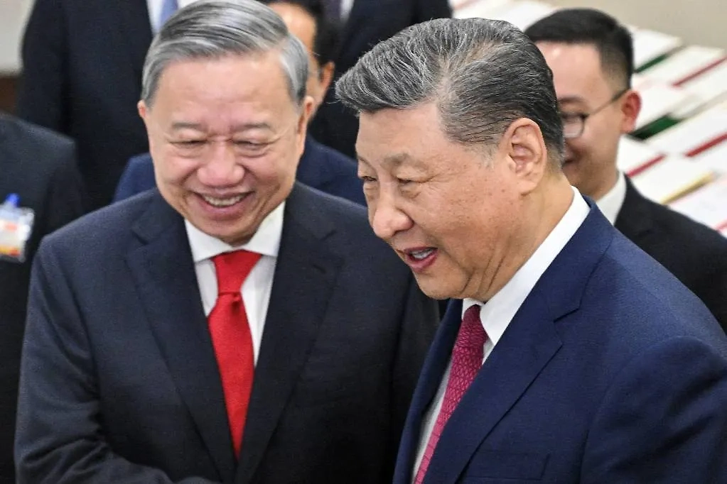 Генеральный секретарь ЦК Коммунистической партии Вьетнама То Лам и председатель КНР Си Цзиньпин. Фото © ТАСС / AP / Nhac Nguyen