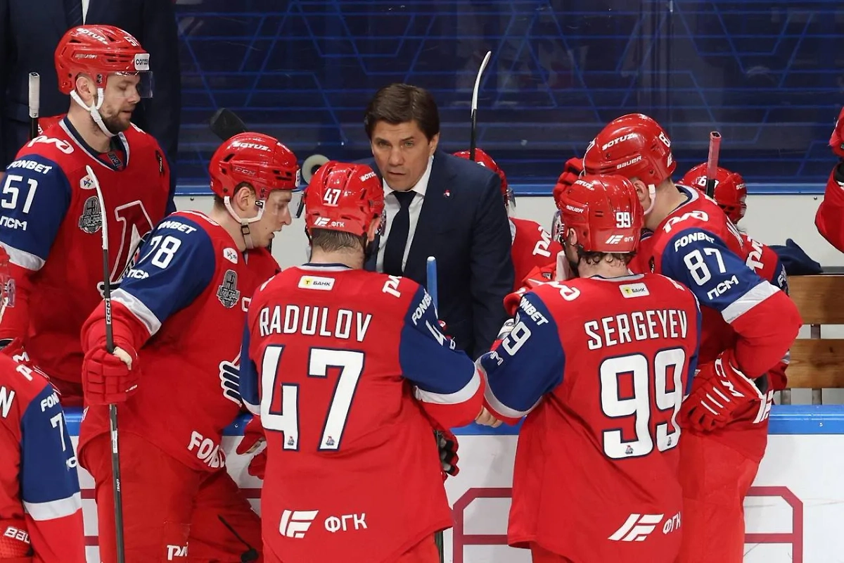 «Локомотив» сравнял счёт в полуфинальной серии с «Салаватом Юлаевым». Обложка © Telegram / Хоккейный клуб «Локомотив»