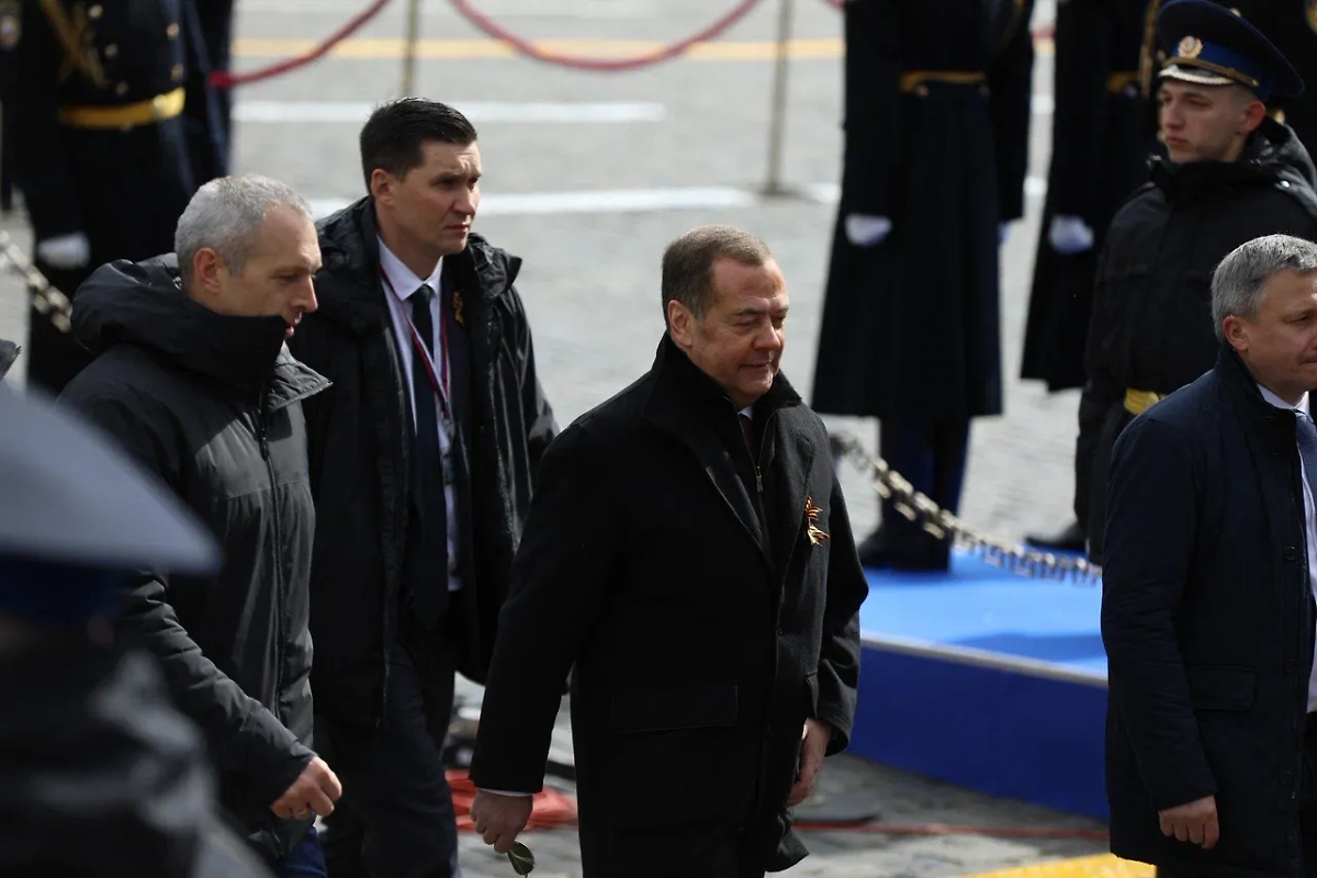 Дмитрий Медведев. Обложка © Life.ru