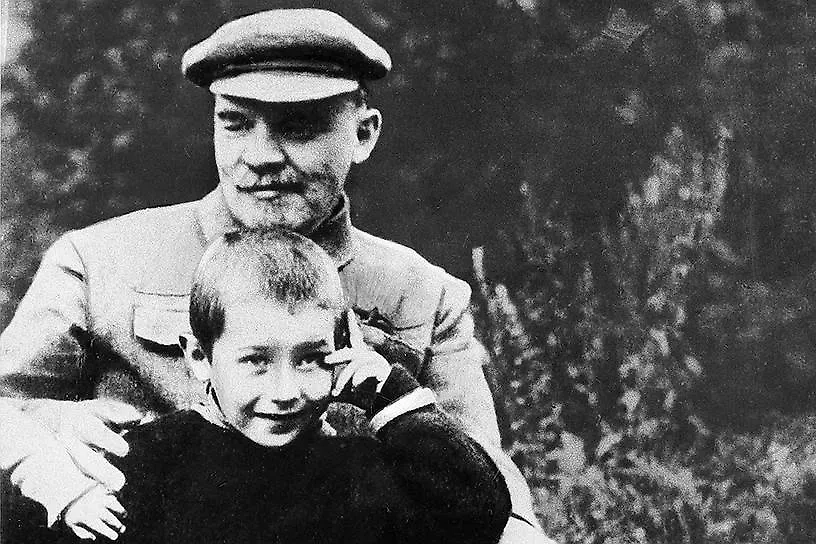 Внуки и правнуки Ленина: история семьи вождя после его смерти. Фото © Youtube / Филиал Карамзина