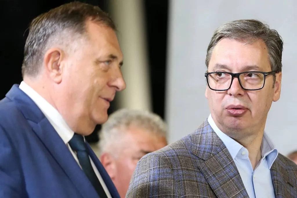 Глава Республики Сербской Милорад Додик и президент Сербии Александр Вучич. Фото © ТАСС / ЕРА / ANDREJ CUKIC