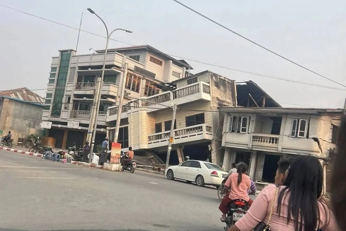 Последствия землетрясения в Мьянме. Обложка © X / TostevinM