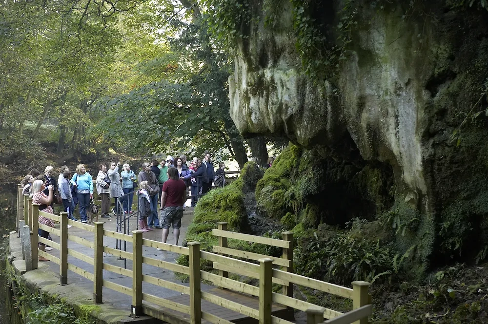 Предсказание Матушки Шиптон про автомобили и корабли: технологии XVI века глазами ясновидящей. Фото © Shutterstock / FOTODOM / Daniel Heighton