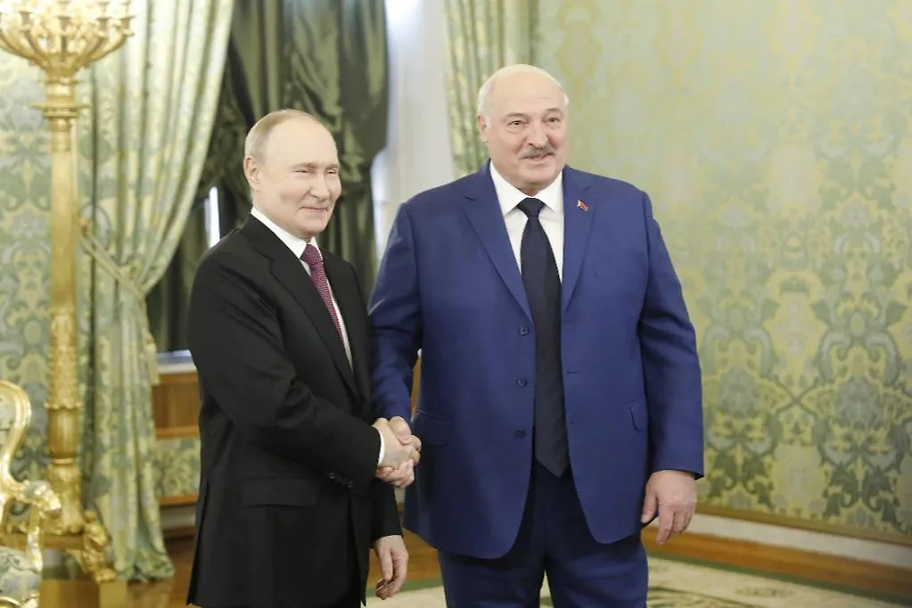 Владимир Путин и Александр Лукашенко. Обложка © Life.ru