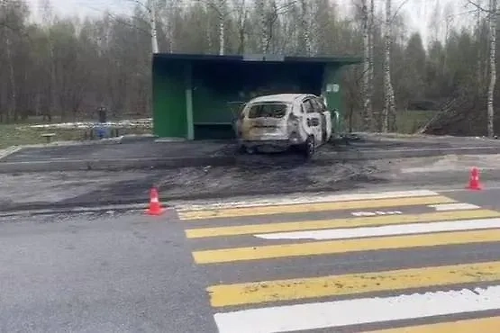 Автомобиль врезался в остановку в Нижегородской области. Обложка © УГИБДД по Нижегородской области