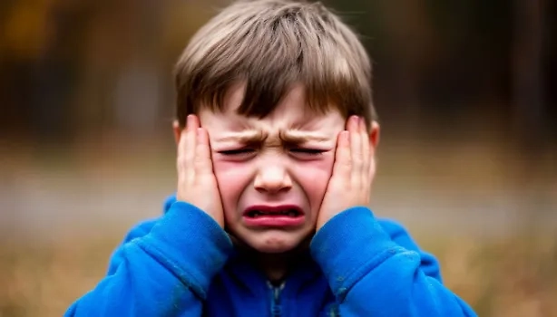 Плачущий мальчик. Обложка © Шедеврум / Life.ru