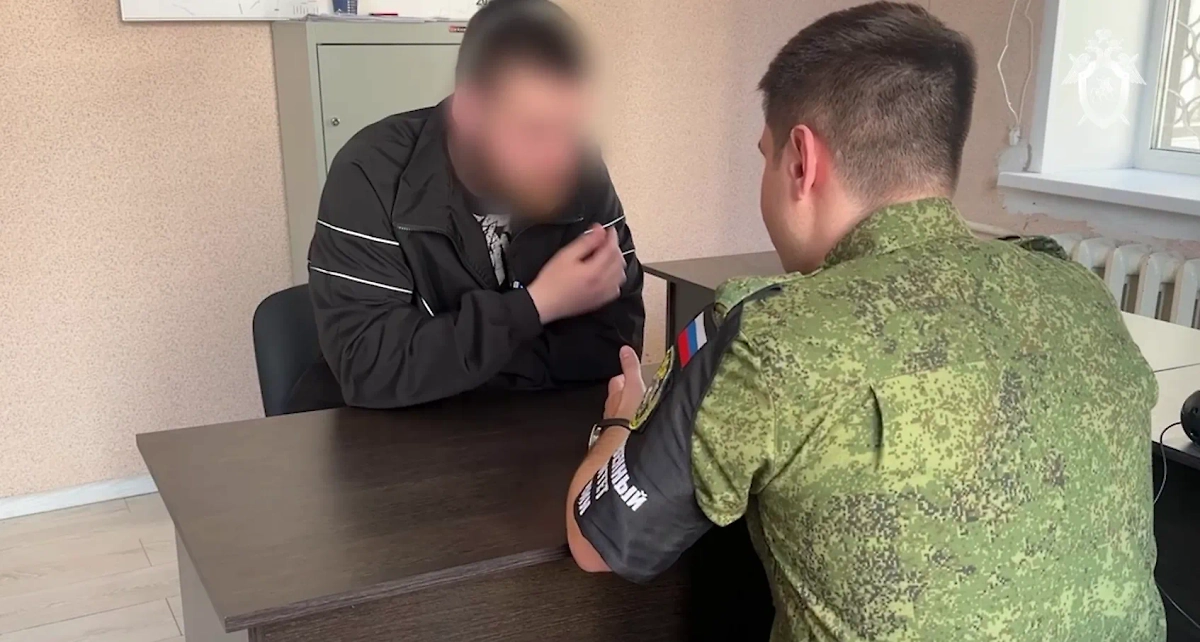 Свидетель на допросе у военных следователей. Обложка © Telegram / Информационный центр СК России