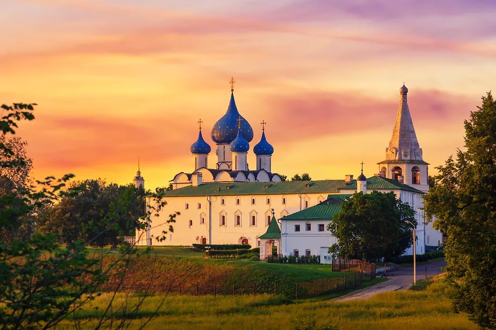 Суздальский кремль. Обложка © Shutterstock / FOTODOM / Nick N A