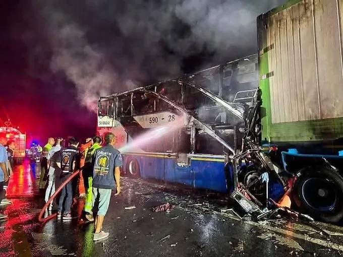 Рейсовый автобус. Обложка © X / Matze G. FILIUS