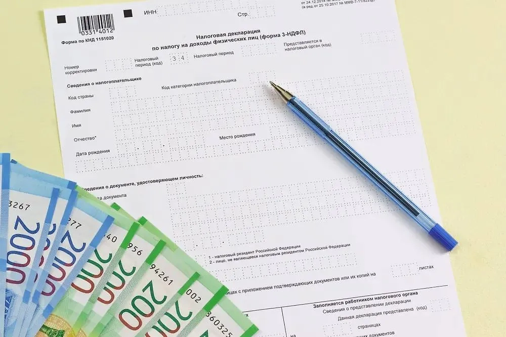 Налоговая декларация. Обложка © Shutterstock / FOTODOM / Garmasheva Natalia