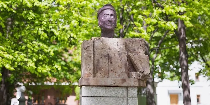 В парках Москвы можно найти интересные памятники, Обложка © mos.ru