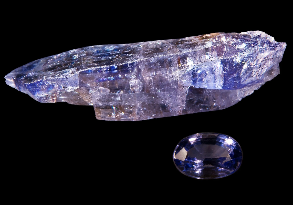 Танзанит: редкий синий камень с Килиманджаро. Фото © Wikipedia / Didier Descouens
