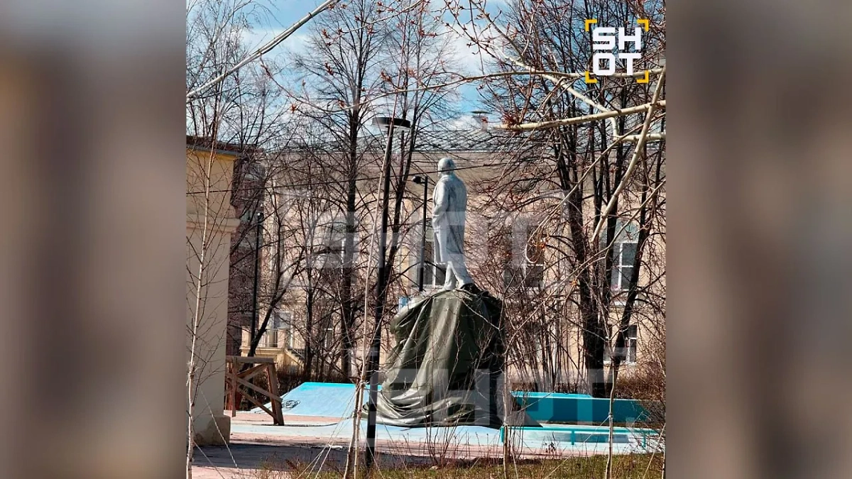 Памятника Владимиру Ленину в Верхней Пышме. Обложка © SHOT