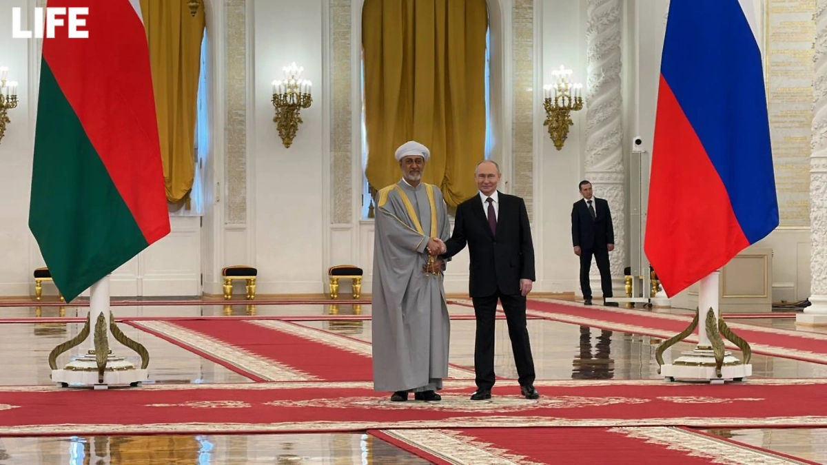 Встреча Владимира Путина и султана Омана Хейсама Бен Тарека Аль Саида в Большом Кремлёвском дворце. Обложка © Life.ru