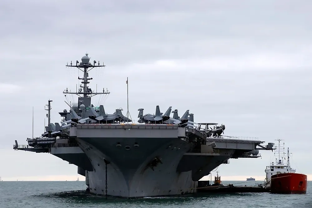 Авианосец Harry Truman. Обложка © Shutterstock / FOTODOM / Gail Heaton