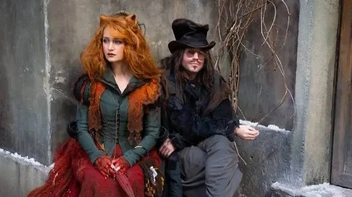 Два хитреца: Лиса Алиса и Кот Базилио. Фото © Кадр из фильма «Буратино», режиссёр Игорь Волошин, сценаристы Андрей Золотарёв, Аксинья Борисова, Алина Тяжлова / Kino-teatr.ru